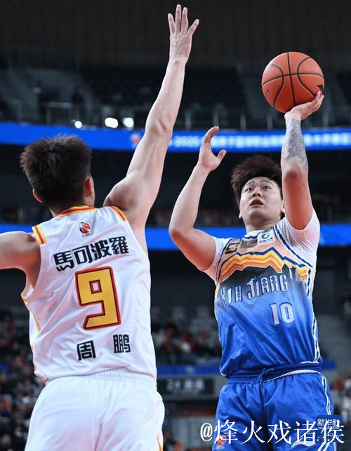 赵睿半场出战9分钟,投篮5中3得到8分1篮板1助攻1抢断 赵睿半场出战9分钟,投篮5中3得到8分1篮板1助攻1抢断