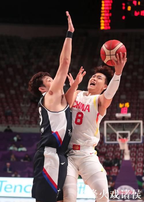 赵睿半场出战9分钟,投篮5中3得到8分1篮板1助攻1抢断 赵睿半场出战9分钟,投篮5中3得到8分1篮板1助攻1抢断